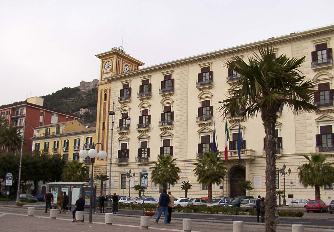 201102_palazzo_provincia_salerno.jpg