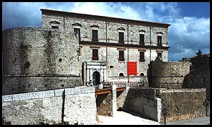 castello_macchiaroli_teggiano.jpg castello_macchiaroli_teggiano.jpg