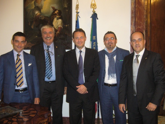 delegazione_savona_a_palazzo_santagostino2.jpg delegazione_savona_a_palazzo_santagostino2.jpg